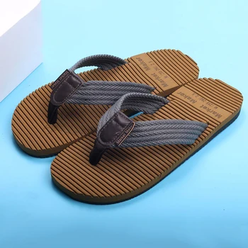 2020 verano masaje de rayas zapatillas de los hombres de desgaste suave de eva inferior de la clásica tendencia de tótem chanclas de la playa de la juventud sandalias