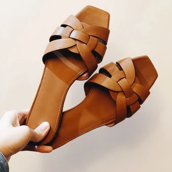 De Lujo Diseñador De Las Mujeres Planas Sandalias Peep Toe Zapatos De Verano Al Aire Libre Zapatillas De La Marca Real De La Patente De Cuero De Las Señoras De Las Diapositivas Más El Tamaño De 41