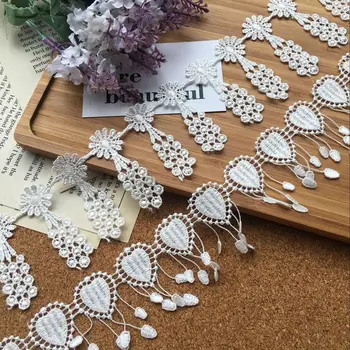 Exquisita forma de corazón de la borla de las flores de poliéster soluble en agua de la tela de encaje DIY ropa velo de novia accesorios de decoración