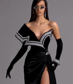 Moderno Negro De Terciopelo De Sirena Vestidos De Noche Con Perlas De Cuentas Lado Sexy De División Larga Vestidos De Fiesta De Un Hombro Vestidos Formales